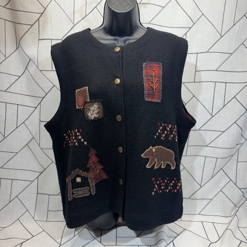 Woolrich Women's L Large Button Up Embroidered‎ Wool Vest Bear MISSING 1 BUTTON